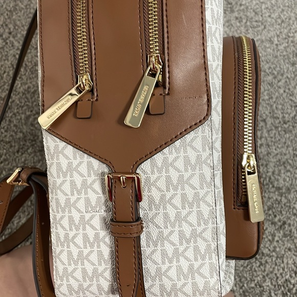 BEAUTIFUL Michael Kors Backpack. Like New!!! - Picture 4 of 10